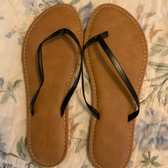 Amazon Essentials Black Sandals - Picture 1 of 3